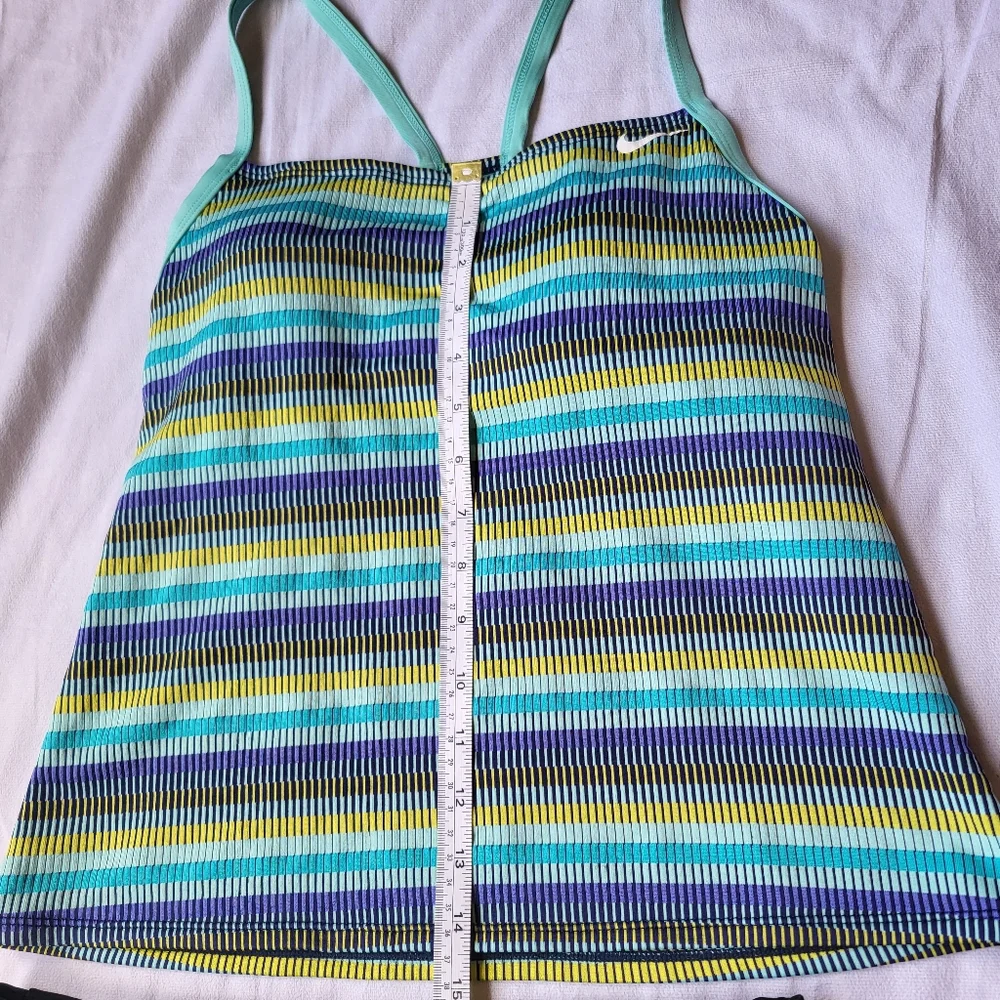 Nike color top